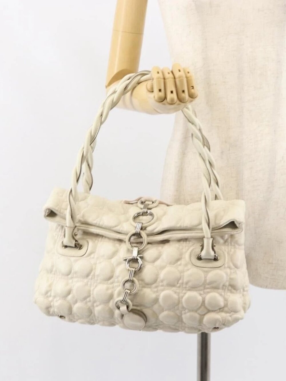 Salvatore Ferragamo Gancini Shoulder Bag Leather Ivory Gold Auth 159297